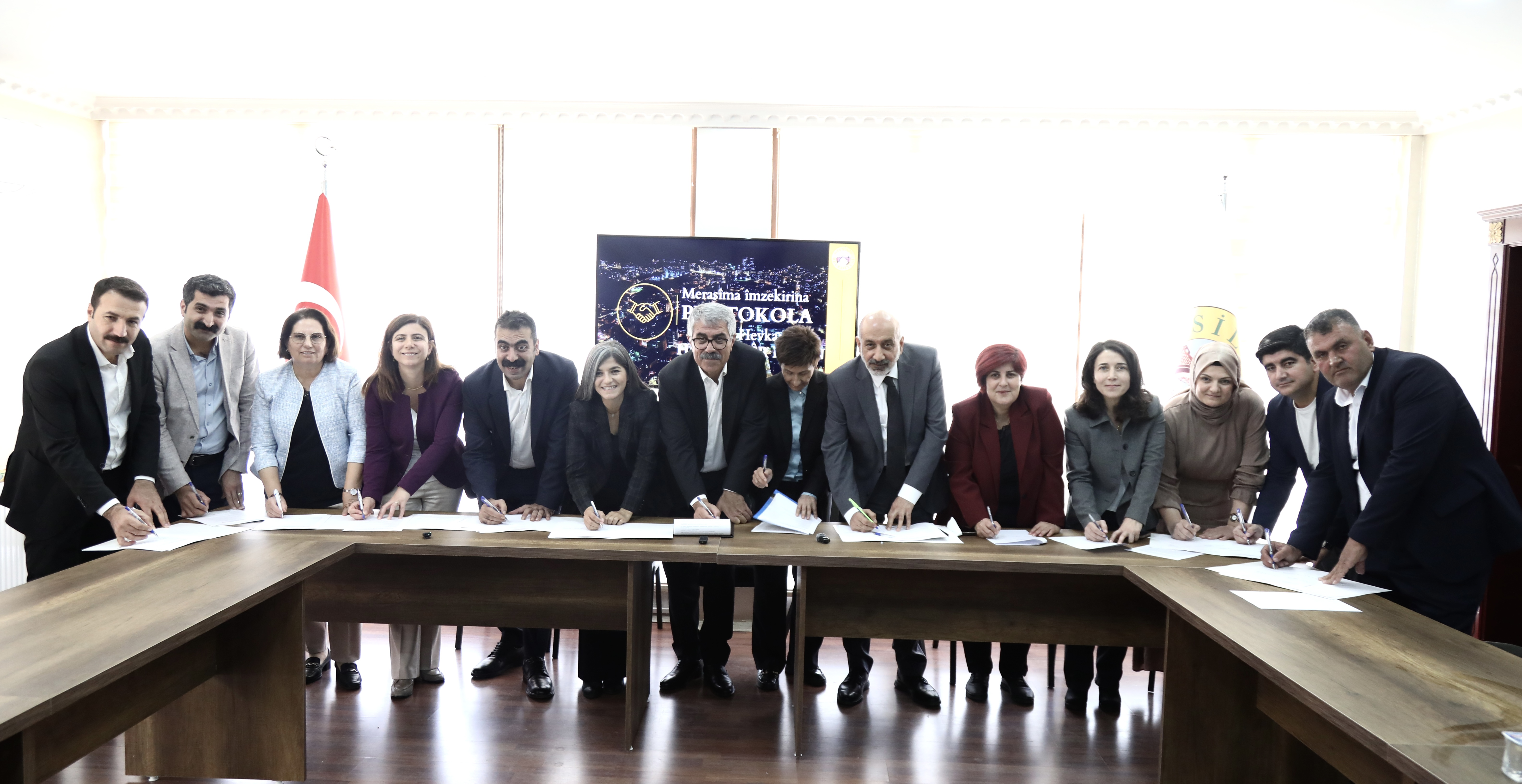 8 Yerel Kurum, ‘Kadınların Ortak Üretimi’ için 5 kırsal ilçede mandıra kuruyor