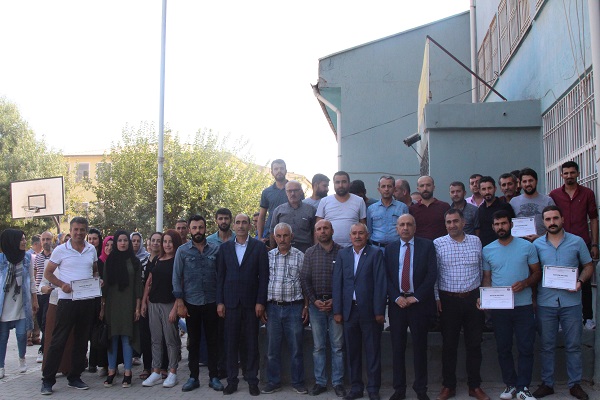 Bismil’de Uygulamalı Girişimcilik Eğitim Sertifikaları Dağıtıldı