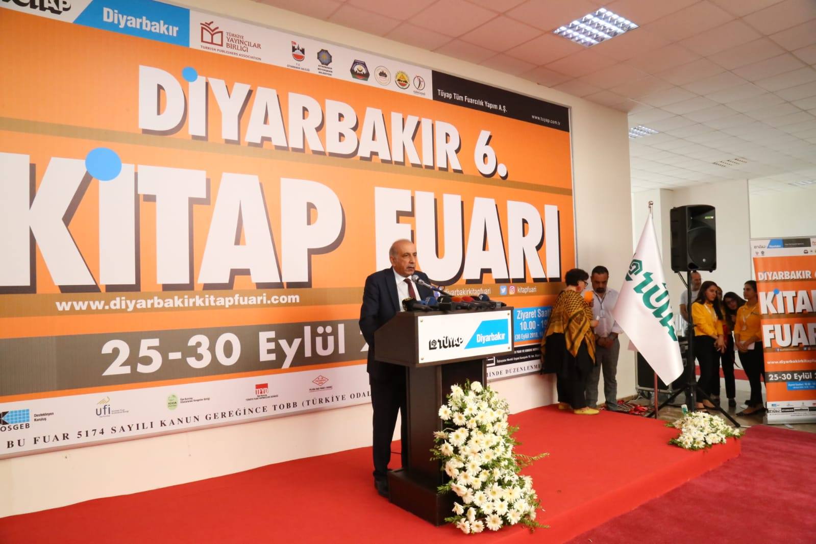 6. Kitap Fuarı Kapılarını açtı.