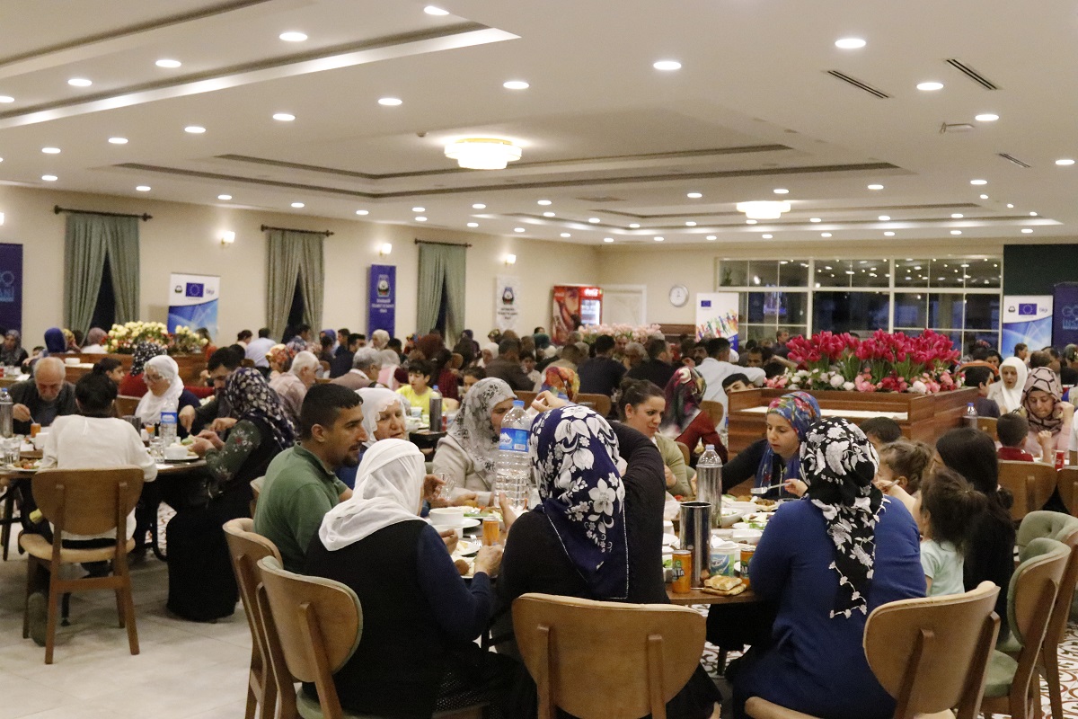 DTSO AB Bilgi Merkezi'nden Sur’daki  ailelere iftar yemeği