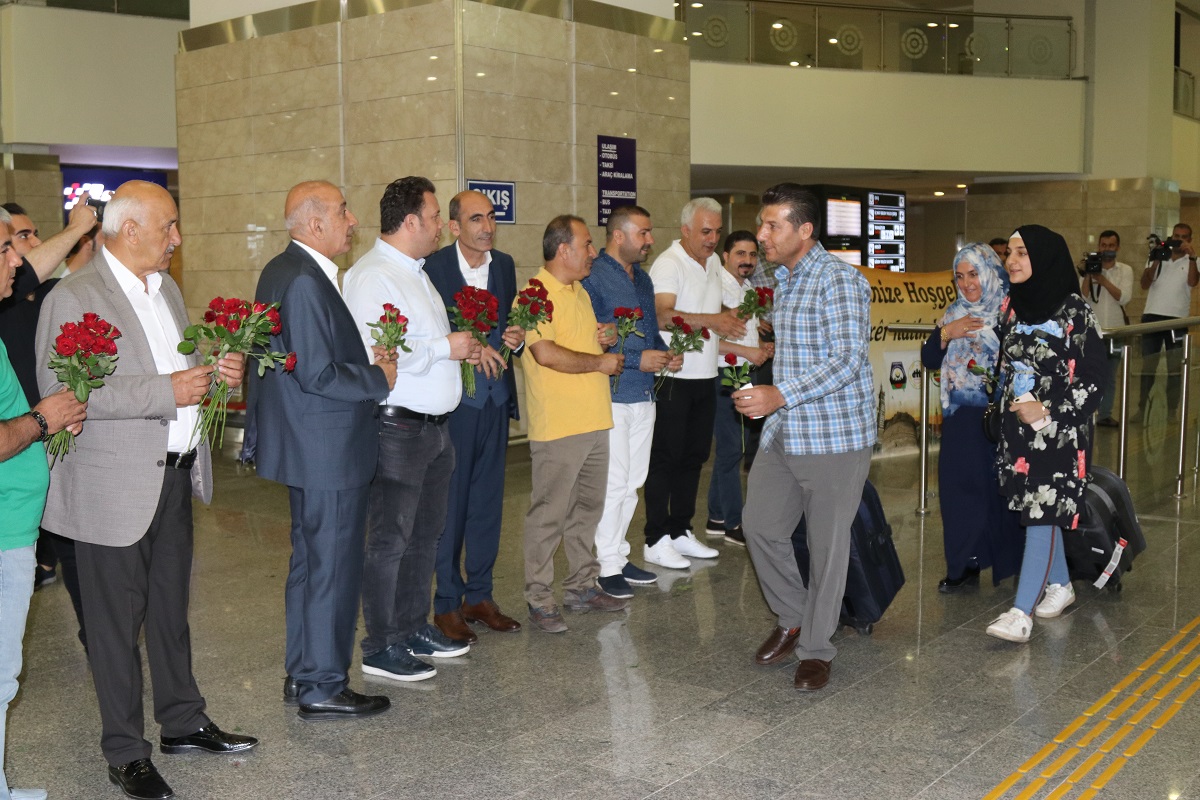 DTSO IKBY'li vatandaşları karanfille karşıladı