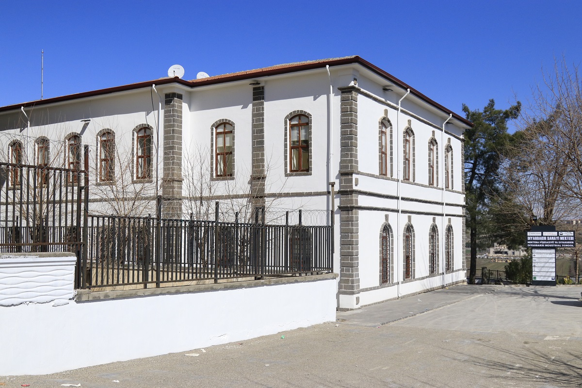 Diyarbakır Maarif Koleji DTSO SANAYİ MEKTEBİ olarak işlevlendirildi ve yeniden eğitim faaliyetleri başlatıldı